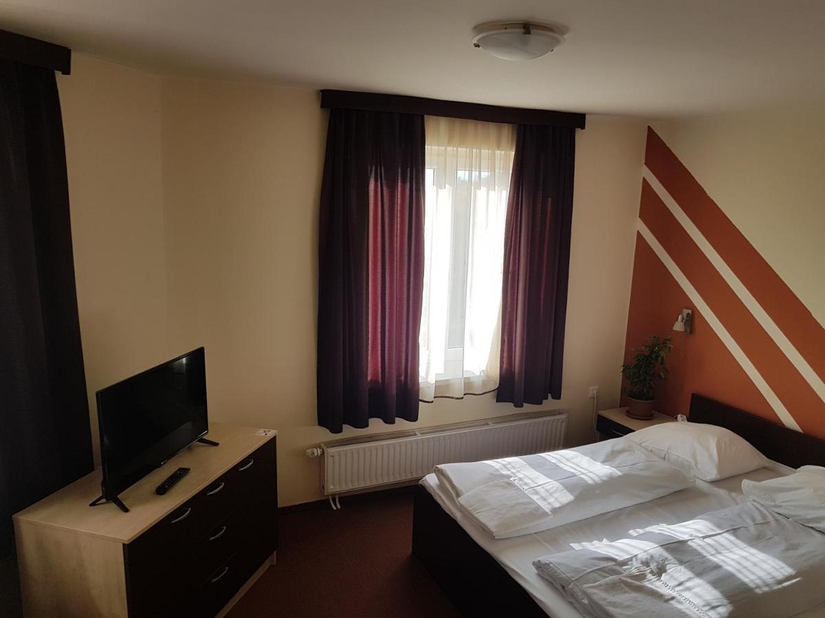 City Hotel Agoston Pécs Exterior foto